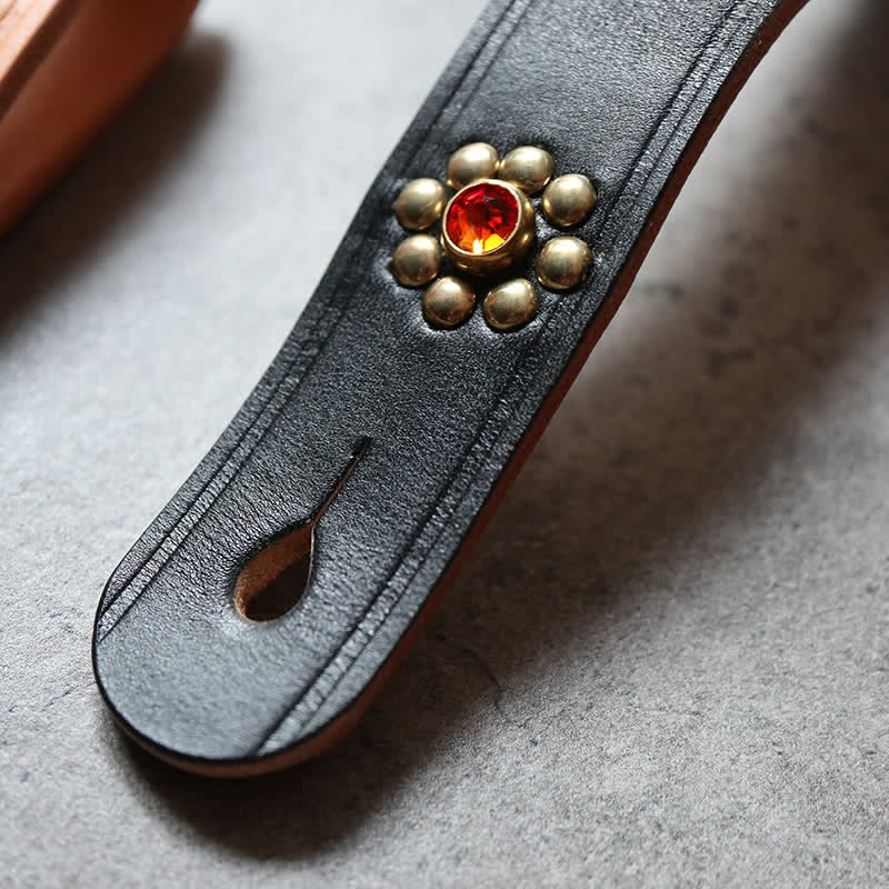 Porte-clés en cuir avec clip de ceinture en laiton clouté et rivets