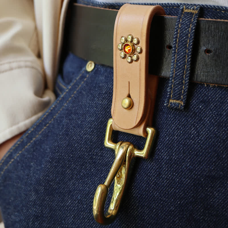 Porte-clés en cuir avec clip de ceinture en laiton clouté et rivets