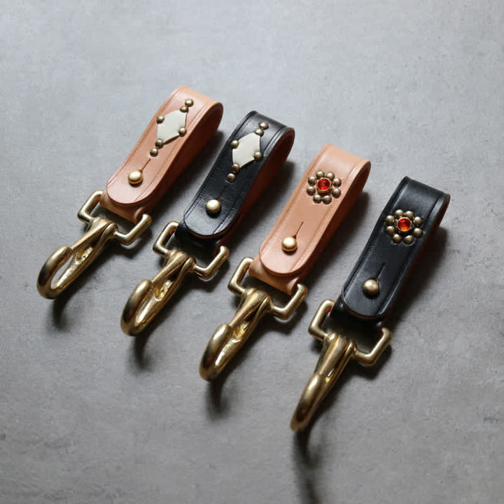 Porte-clés en cuir avec clip de ceinture en laiton clouté et rivets