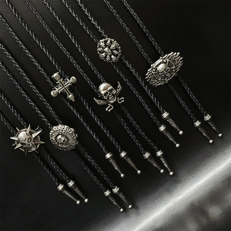 Cravate bolo avec pendentif en argent et tête de mort de style punk