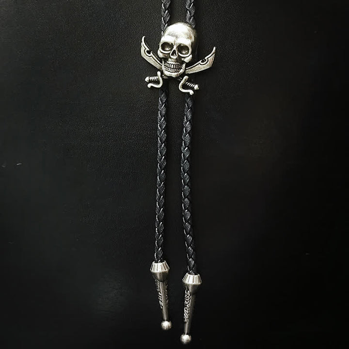 Cravate bolo avec pendentif en argent et tête de mort de style punk
