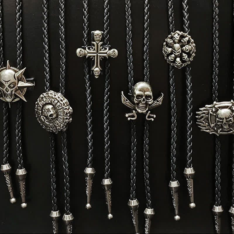 Cravate bolo avec pendentif en argent et tête de mort de style punk