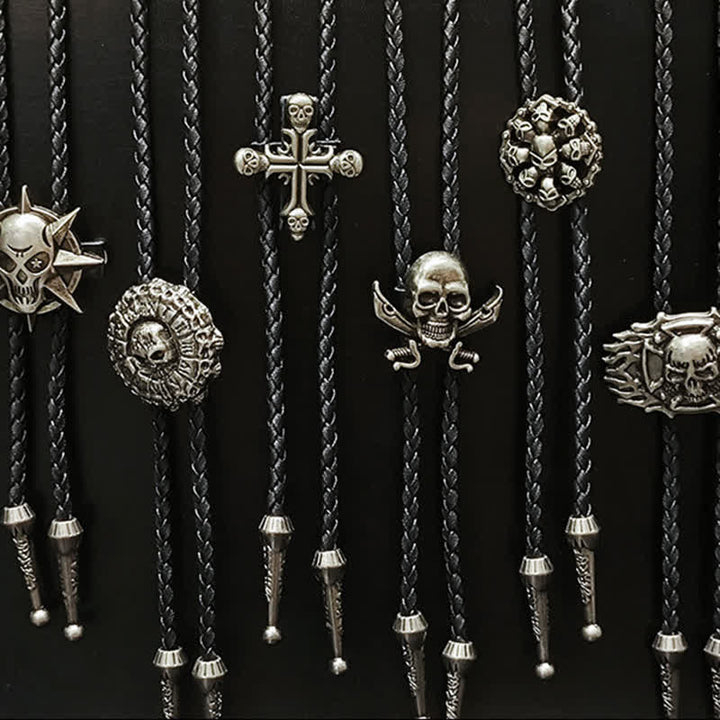 Cravate bolo avec pendentif en argent et tête de mort de style punk