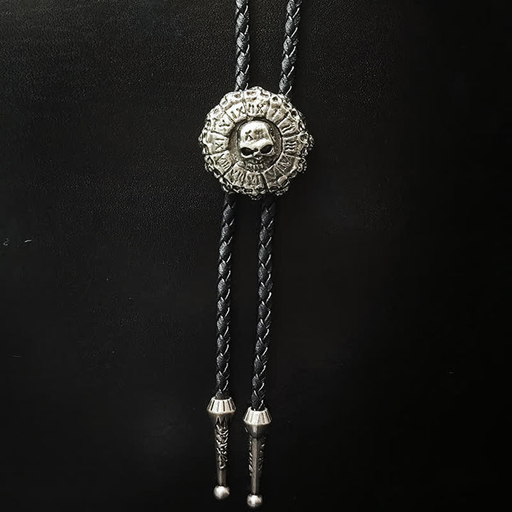 Cravate bolo avec pendentif en argent et tête de mort de style punk