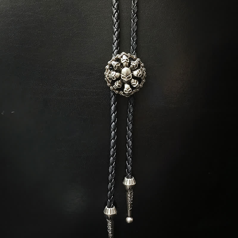 Cravate bolo avec pendentif en argent et tête de mort de style punk