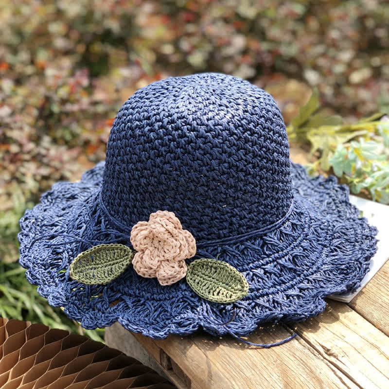 Chapeau de paille pliable au crochet d'été élégant et détaillé avec des fleurs