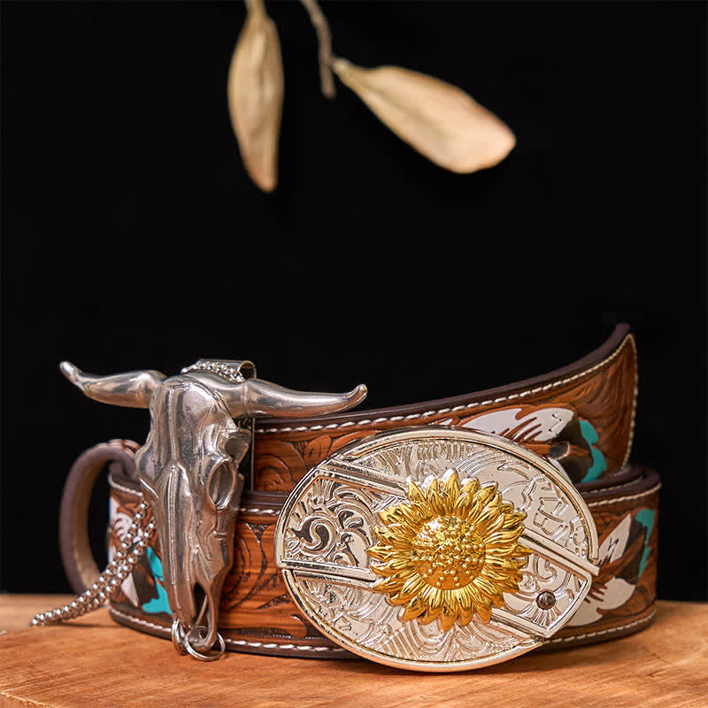 Ensemble de pendentifs en forme de taureau à longues cornes, avec boucle de ceinture et couteau caché, en or et en argent