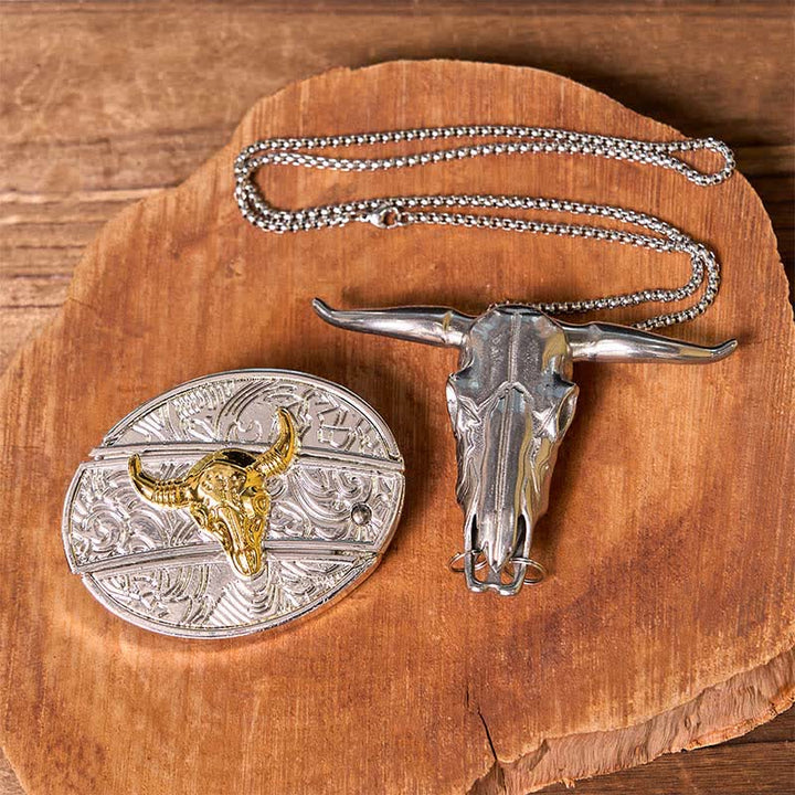 Ensemble de pendentifs en forme de taureau à longues cornes, avec boucle de ceinture et couteau caché, en or et en argent