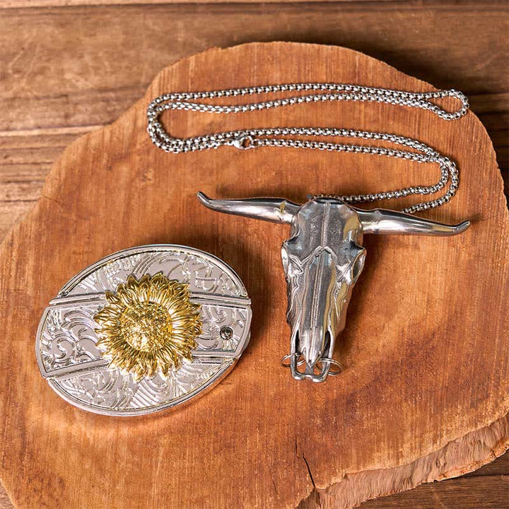 Ensemble de pendentifs en forme de taureau à longues cornes, avec boucle de ceinture et couteau caché, en or et en argent