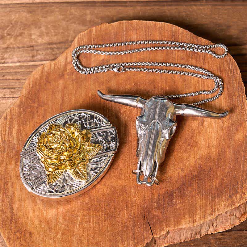 Ensemble de pendentifs en forme de taureau à longues cornes, avec boucle de ceinture et couteau caché, en or et en argent
