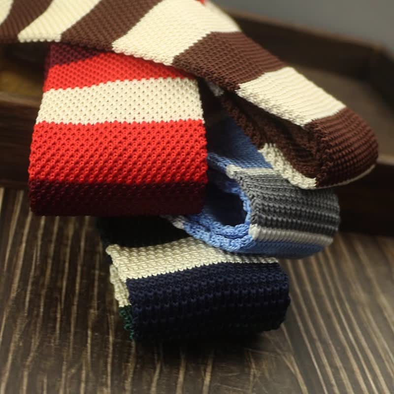 Cravate tricotée à rayures et à motifs de blocs de couleurs pour hommes