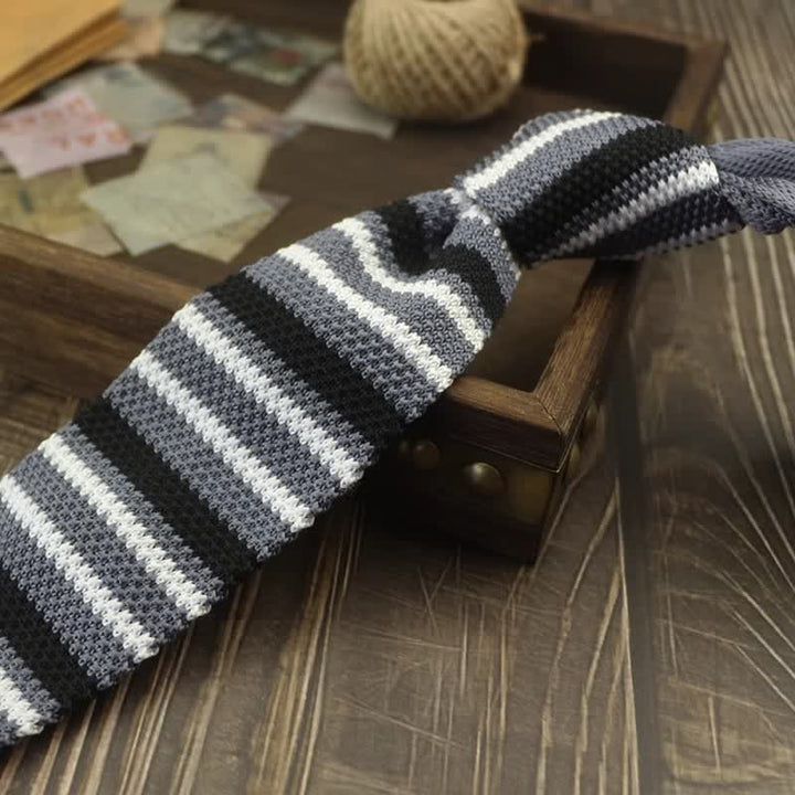 Cravate tricotée à rayures et à motifs de blocs de couleurs pour hommes