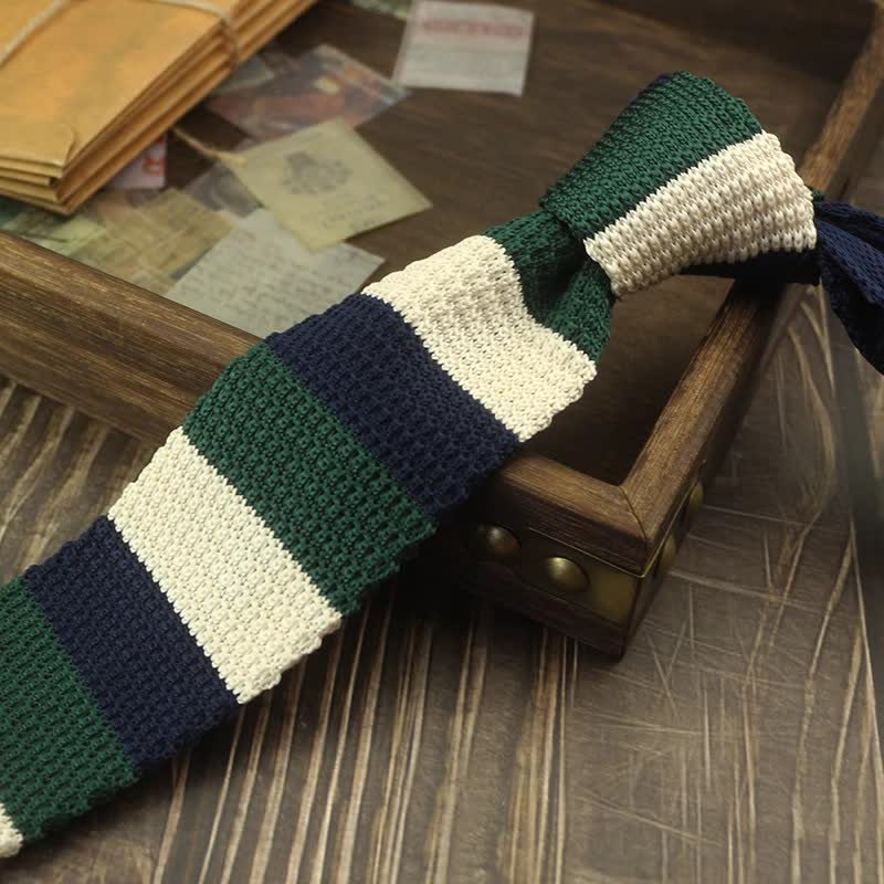 Cravate tricotée à rayures et à motifs de blocs de couleurs pour hommes