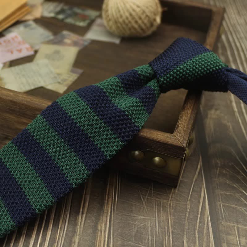 Cravate tricotée à rayures et à motifs de blocs de couleurs pour hommes