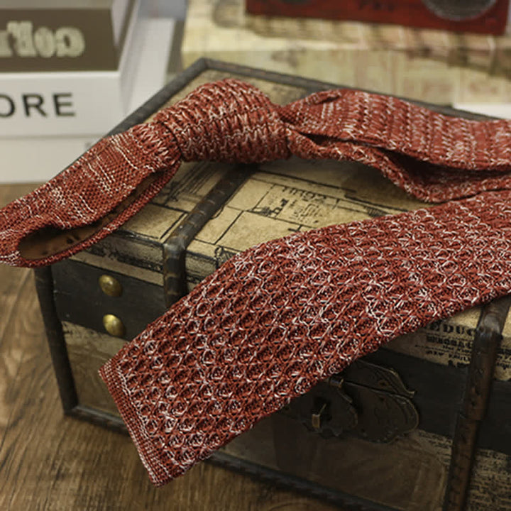 Cravate tricotée de couleur foncée pour homme