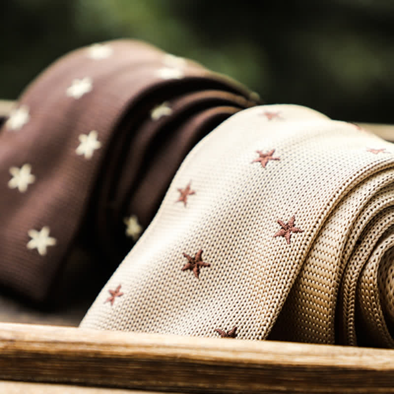 Cravate tricotée à pois étoilés pour homme, couleur cappuccino au lait