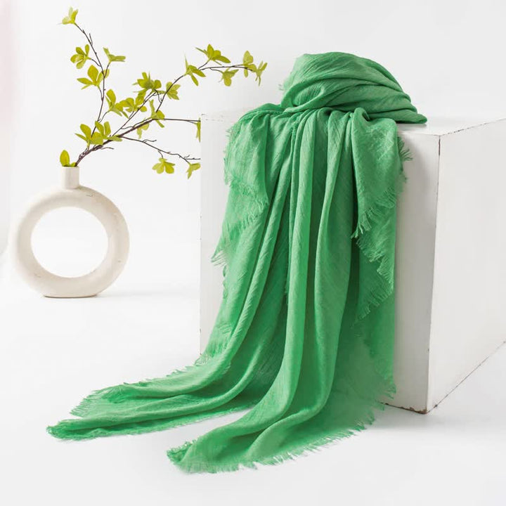 Écharpe d'été fine et douce à pompons courts de couleur unie
