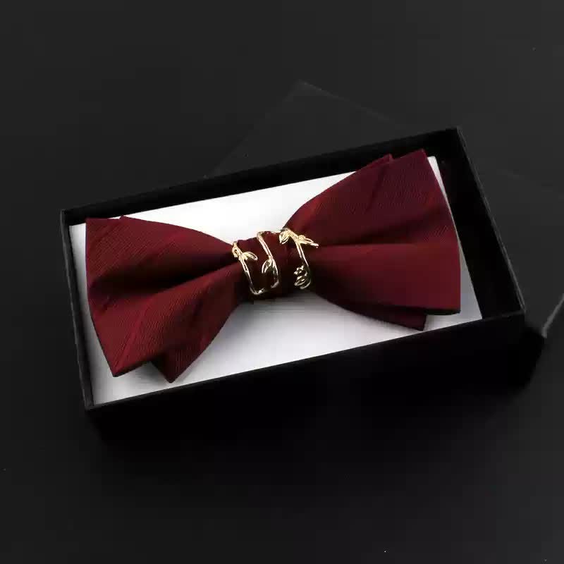 Ensemble de 2 nœuds papillons rouges à motif feuille de vigne dorée pour homme