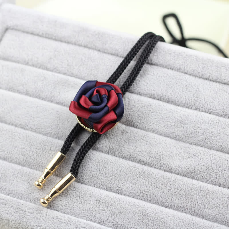 Cravate Bolo élégante à pendentif rose bordeaux et bleu marine