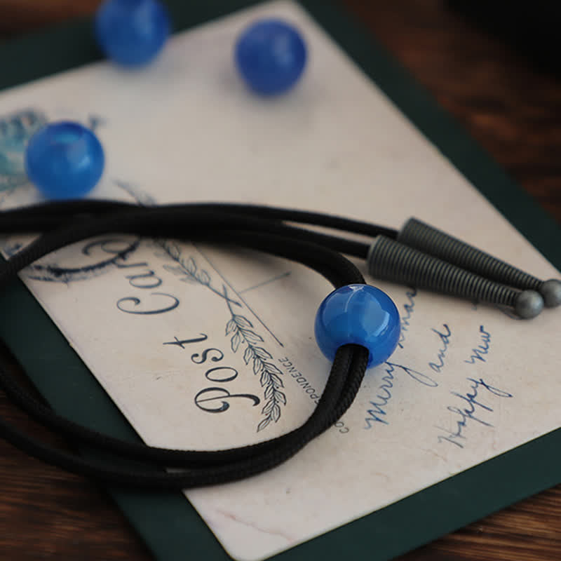 Cravate bolo faite à la main avec pendentif en agate bleue ronde simple