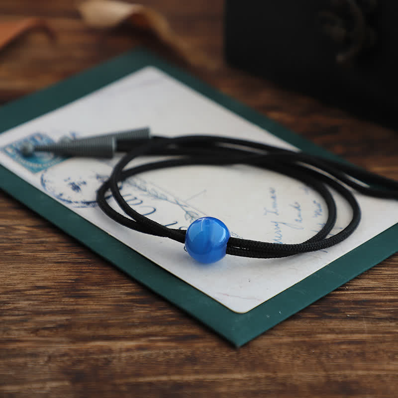 Cravate bolo faite à la main avec pendentif en agate bleue ronde simple