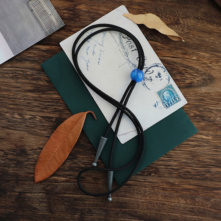 Cravate bolo faite à la main avec pendentif en agate bleue ronde simple