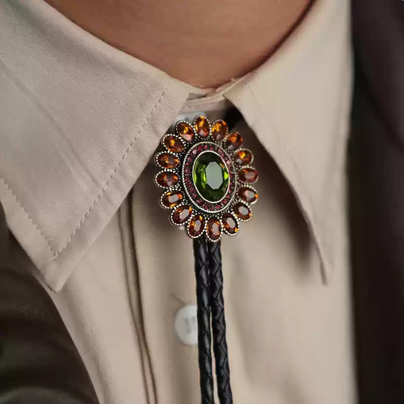 Cravate bolo à fleurs en cristal vert orange solaire