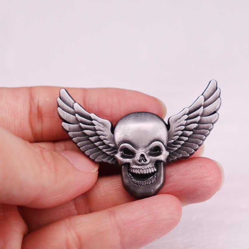 Broche tête de mort démoniaque ailée et riante