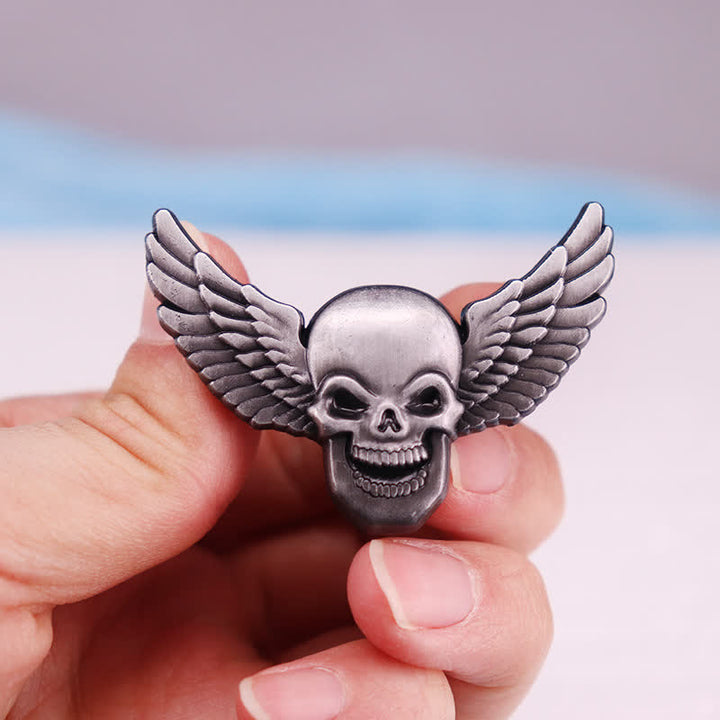 Broche tête de mort démoniaque ailée et riante