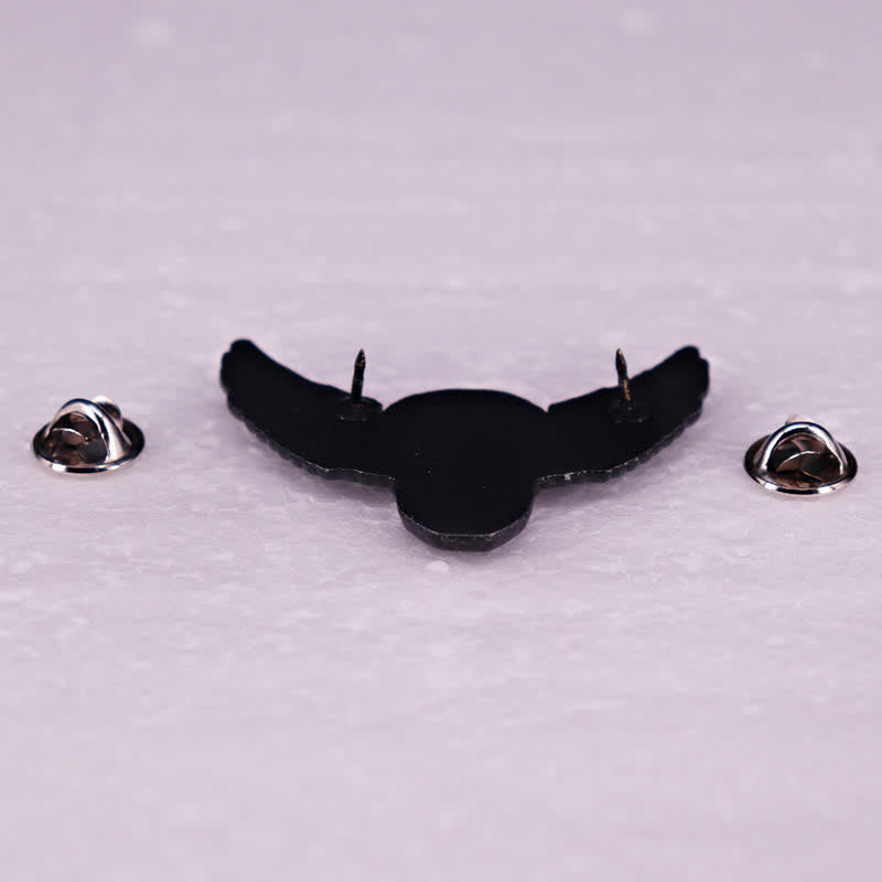 Broche tête de mort démoniaque ailée et riante