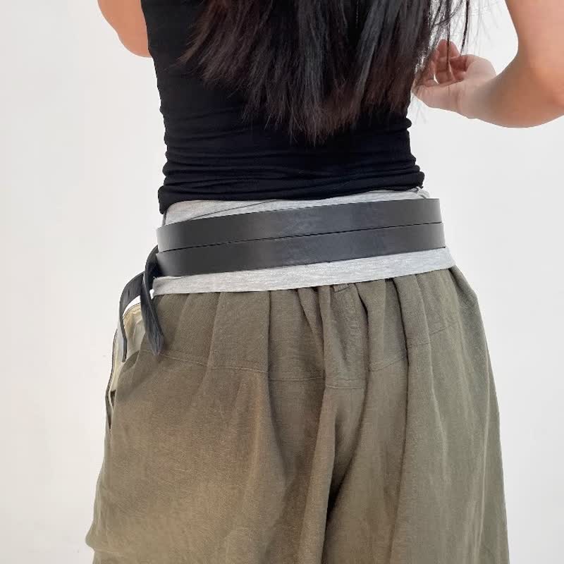 Ceinture en cuir noir à double ardillon pour femme