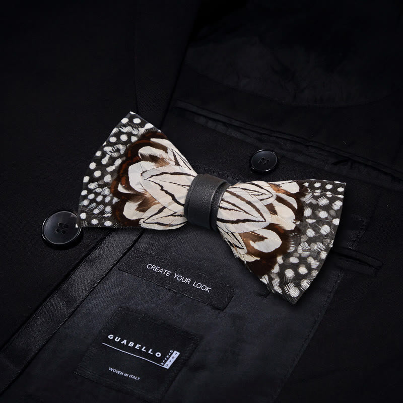 Nœud papillon en plumes de hibou noir et blanc avec épingle à revers