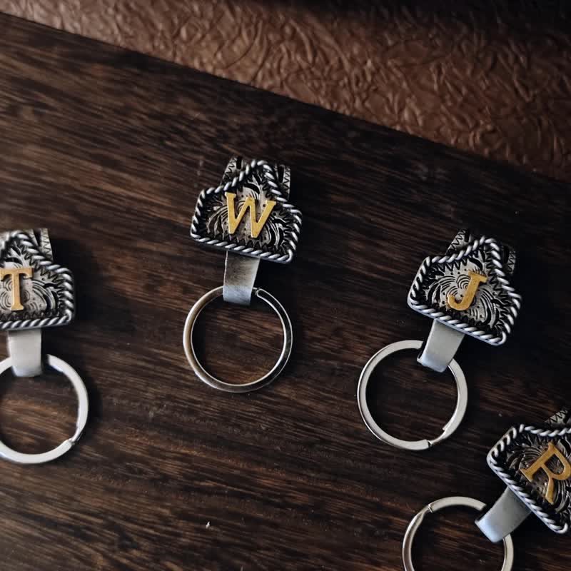 Porte-clés rétro en métal style cowboy western - image 1