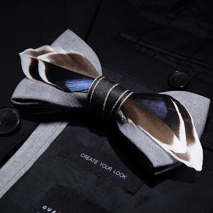 Nœud papillon en plumes de canard colvert gris avec épingle à revers