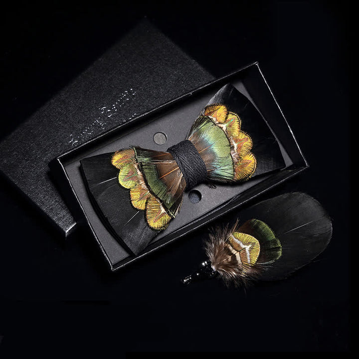 Nœud papillon à plumes noir et jaune-vert avec épingle à revers