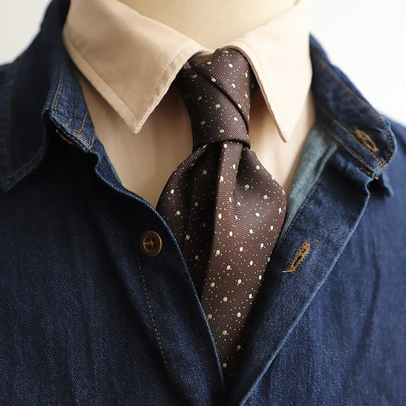 Cravate à pois pour homme avec petites fleurs