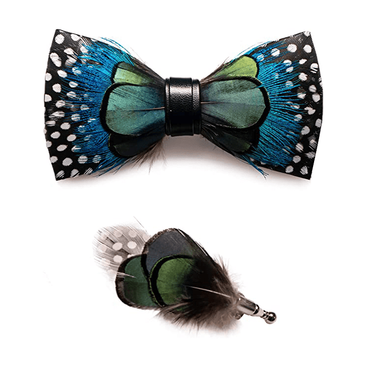 Nœud papillon à pois verts et bleus avec plumes et épingle à revers