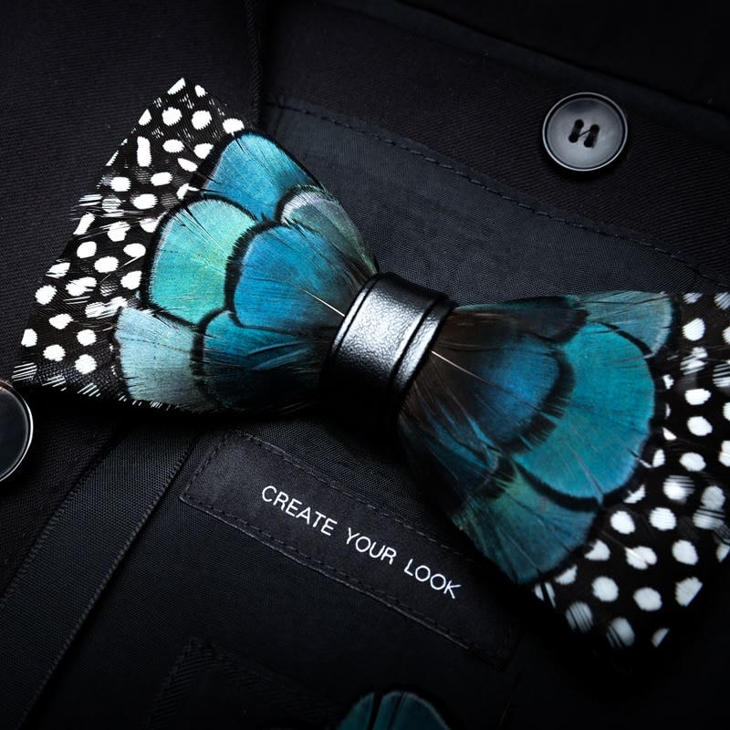 Nœud papillon turquoise et plumes noires avec épingle à revers