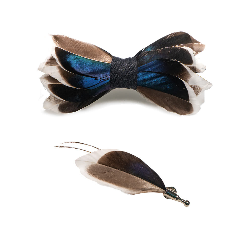 Nœud papillon gracieux en plumes bleu foncé et marron pour enfant avec épingle à revers