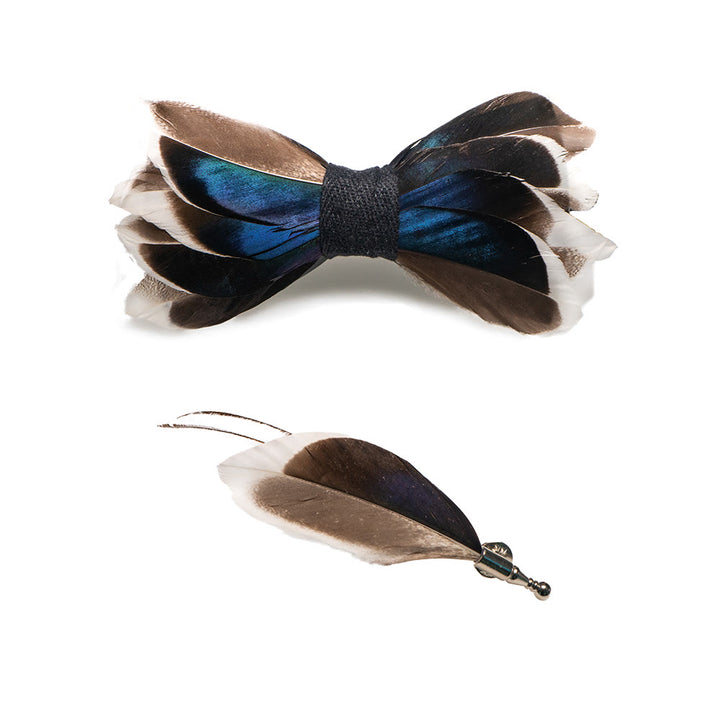 Nœud papillon gracieux en plumes bleu foncé et marron pour enfant avec épingle à revers