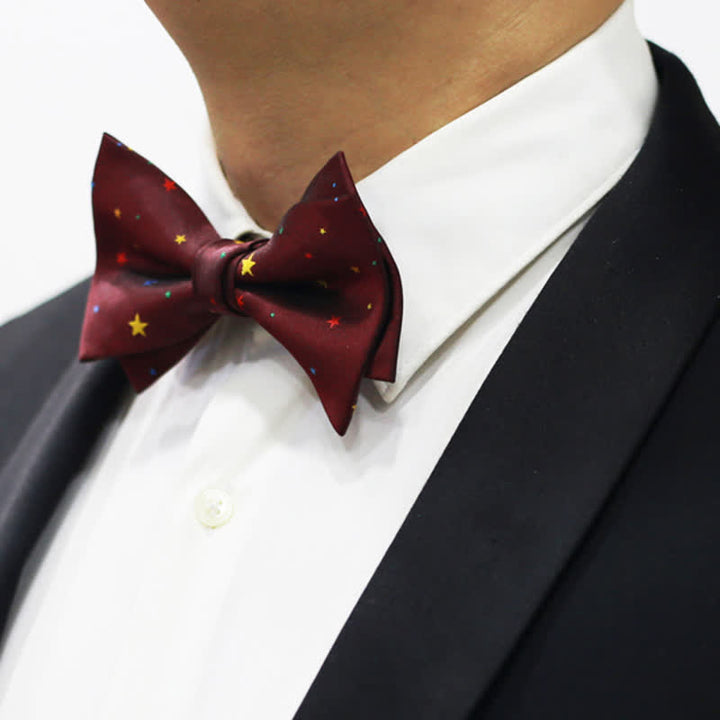 Nœud papillon pour homme avec étoiles scintillantes colorées bordeaux