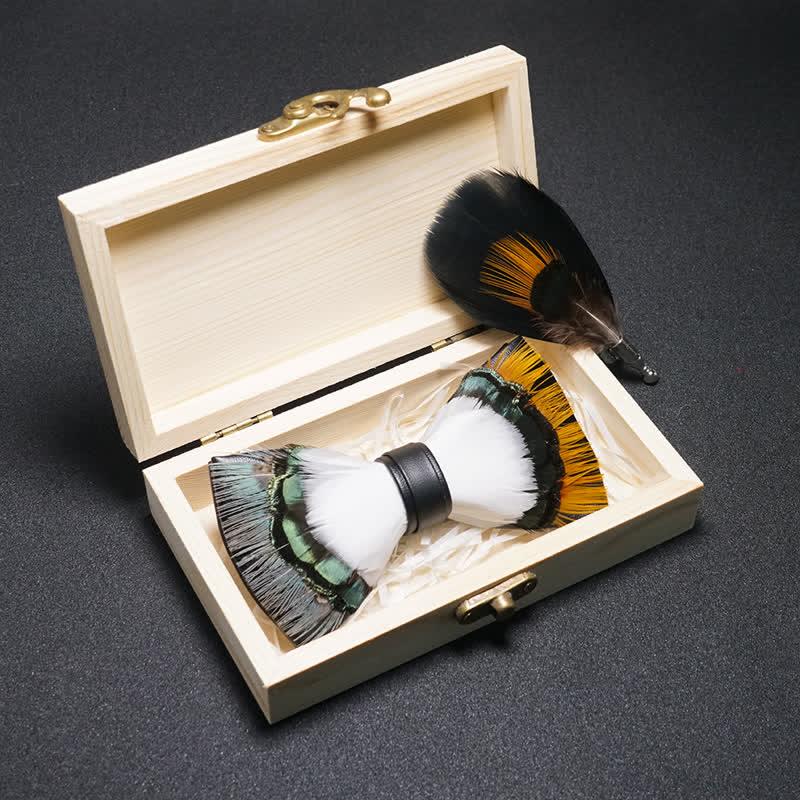 Nœud papillon en plumes de pinson blanches et multicolores avec épingle à revers