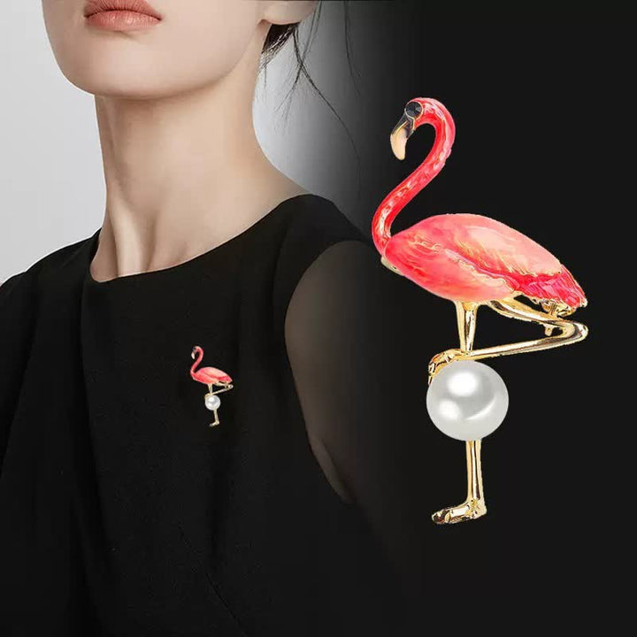Broche flamant rose émaillée avec perle pour femme