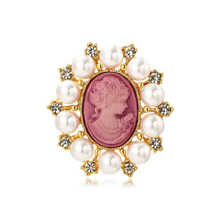 Broche en perles représentant la beauté du palais des femmes