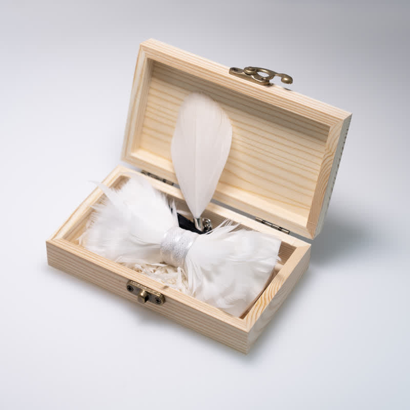 Nœud papillon en plumes de prince blanc pur pour enfant avec épingle à revers