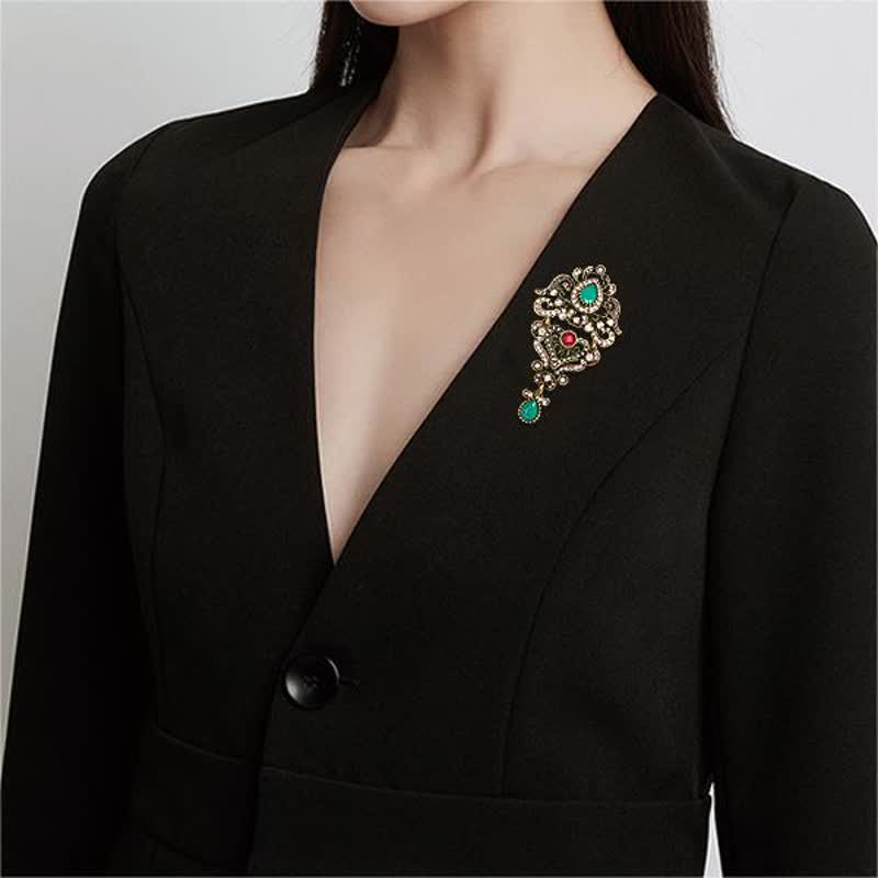 Broche de banquet classique en forme de goutte d'eau pour femme