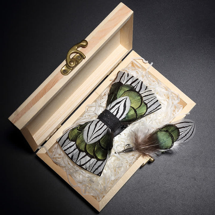 Nœud papillon vert et blanc à plumes de forêt pour enfant avec épingle à revers