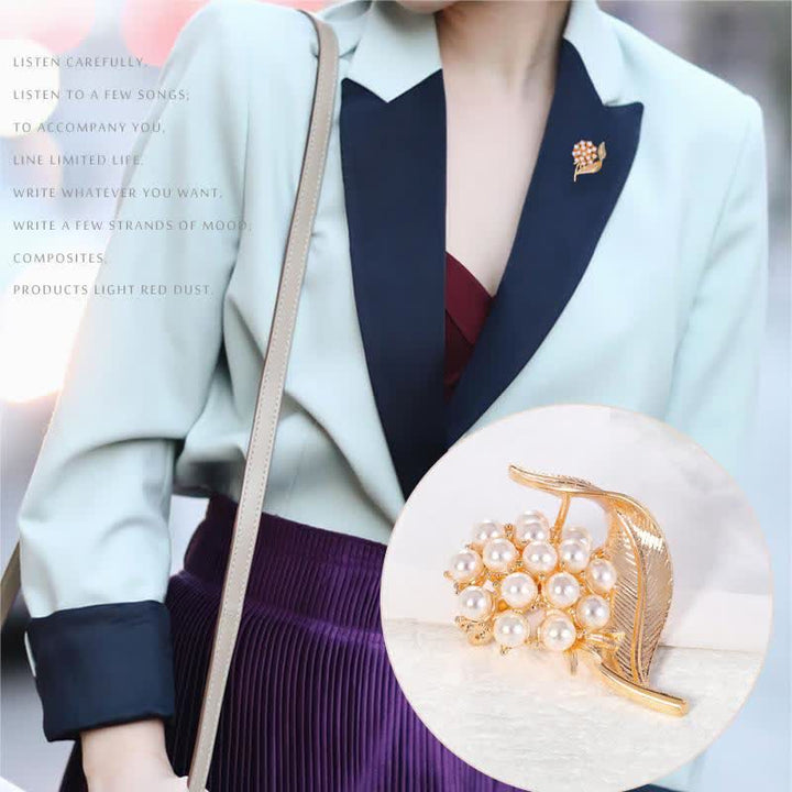 Broche en perles et fleurs fraîches pour femme