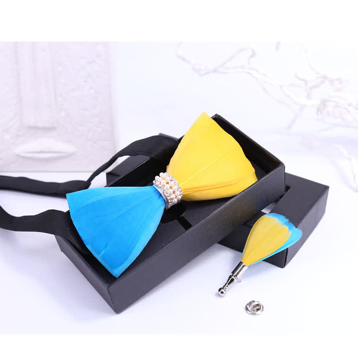 Nœud papillon en plumes de perles brillantes jaunes et bleues avec épingle à revers