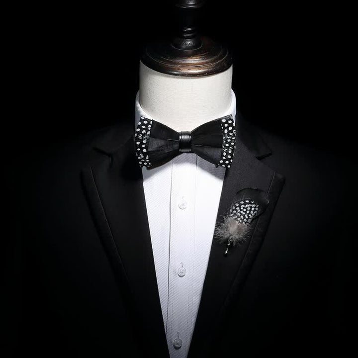 Nœud papillon à pois noirs en plumes pour enfant avec épingle à revers